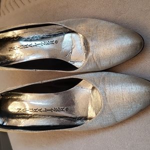 Womens naturalizer 9N silver heels